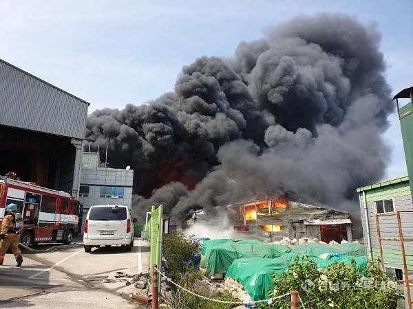 김해 한림 공장화재 사진<사진제공=경남도소방본부>