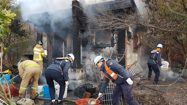 창원 진해구 소쿠리섬 화재 사진<사진제공=창원해경>