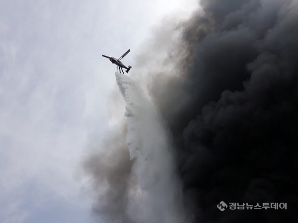 김해 상동면 공장화재 사진 <사진제공=경남도소방본부>