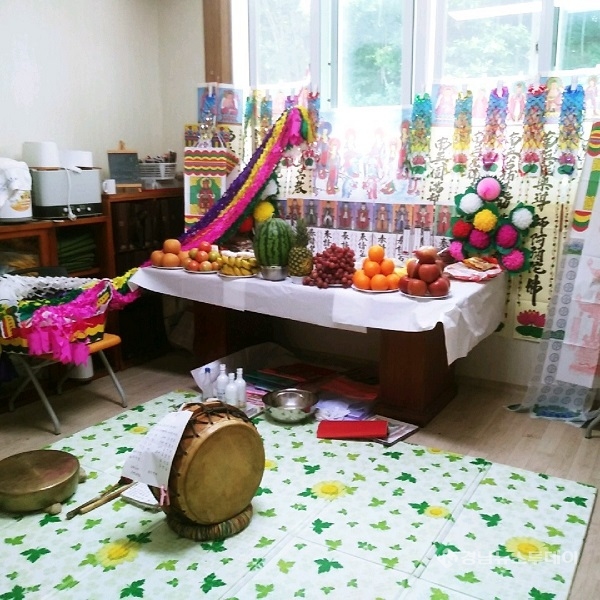 사천 소재 A중학교에서 지난 주말 굿판을 벌여 지역에서 논란이 일고 있다.2020.06.22.경남뉴스투데이