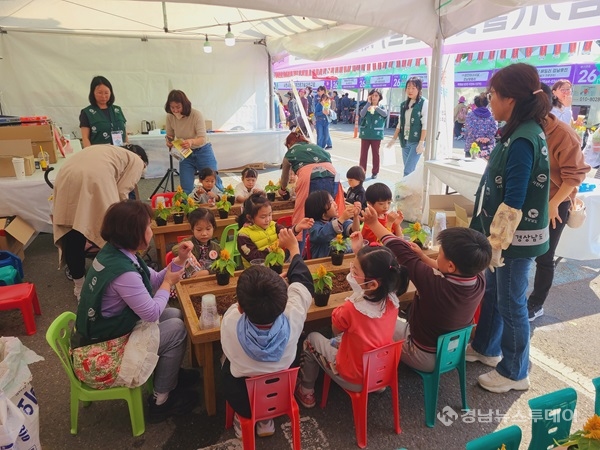 지난 제15회 사천시농업한마당축제 행사 모습<사진제공=사천시>