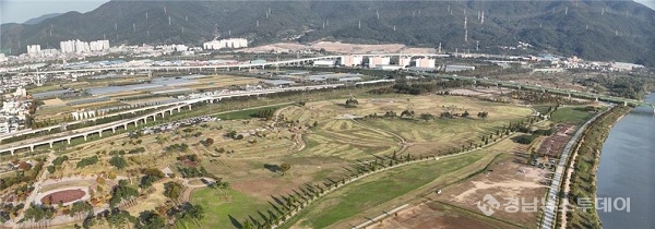 황산공원 파크골프장 전경 (확장부지 포함)