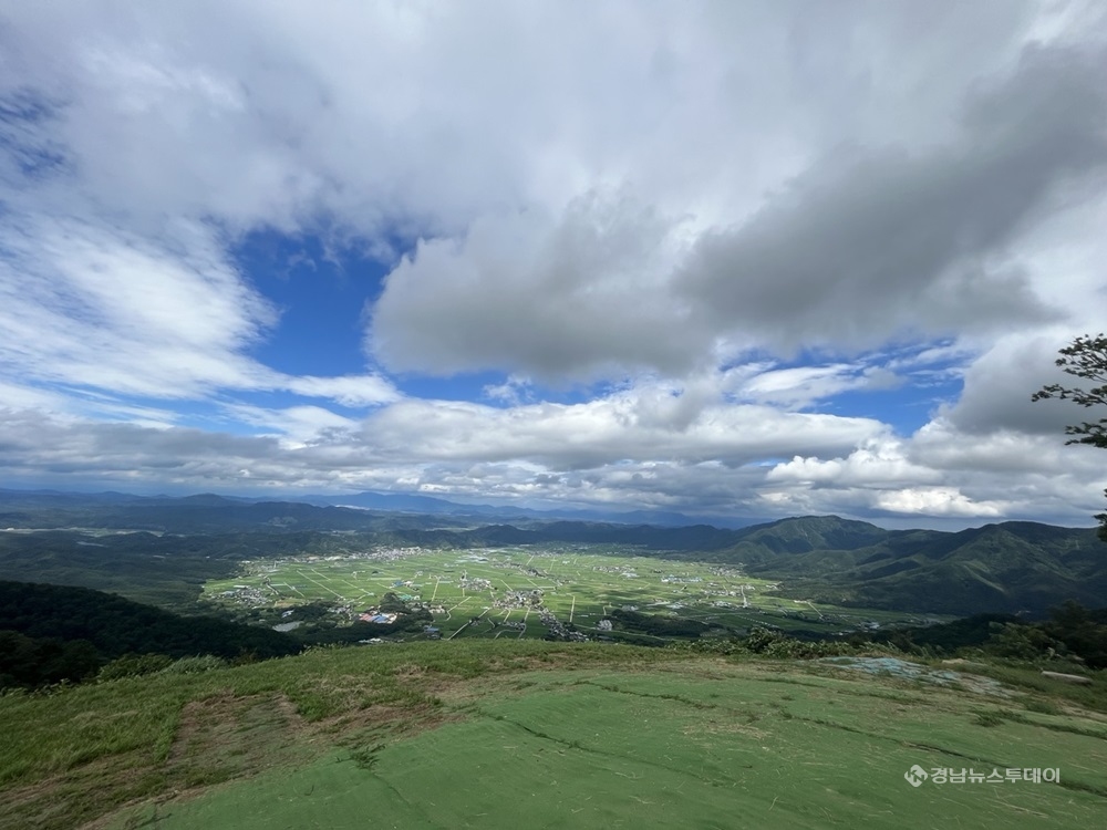 대암산 전망대에서 바라본 합천 운석충돌구 <사진제공=합천군>