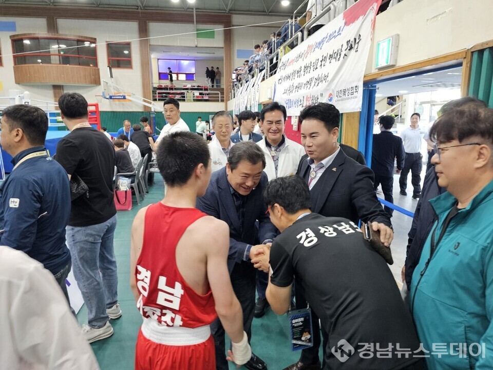 박명균 행정부지사, 전국소년체전 경남 선수단 격려(사진제공=경남도)