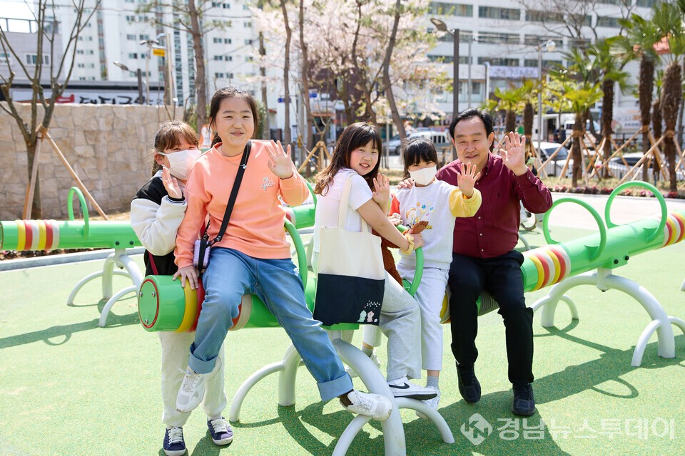 통영시, ‘최초’라는 수식어가 가장 잘 어울리는 도시- 사진은 무장애 통합놀이터 (사진제공=통영시)