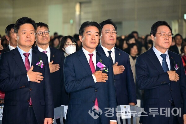 3일 창원 CECO에서 열린 2025년 민족통일 전국대회에 참석한 경남도의회 최학범 의장의 모습 (사진제공=경남도의회)