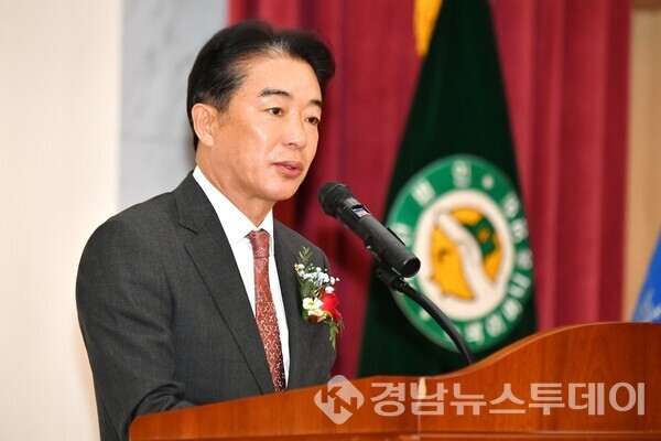 최학범 의장이 18일 경남경찰청에서 열린 ‘제14회 어린이 교통사고 제로화 촉진대회’에 참석해 축사를 하고 있다. (사진제공=경남도의회)