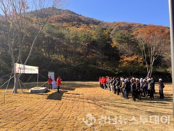 김해시가 21일 공립 상동숲속야영장에서 2025년 숲가꾸기 1일 체험행사를 개최했다. (사진제공=김해시)