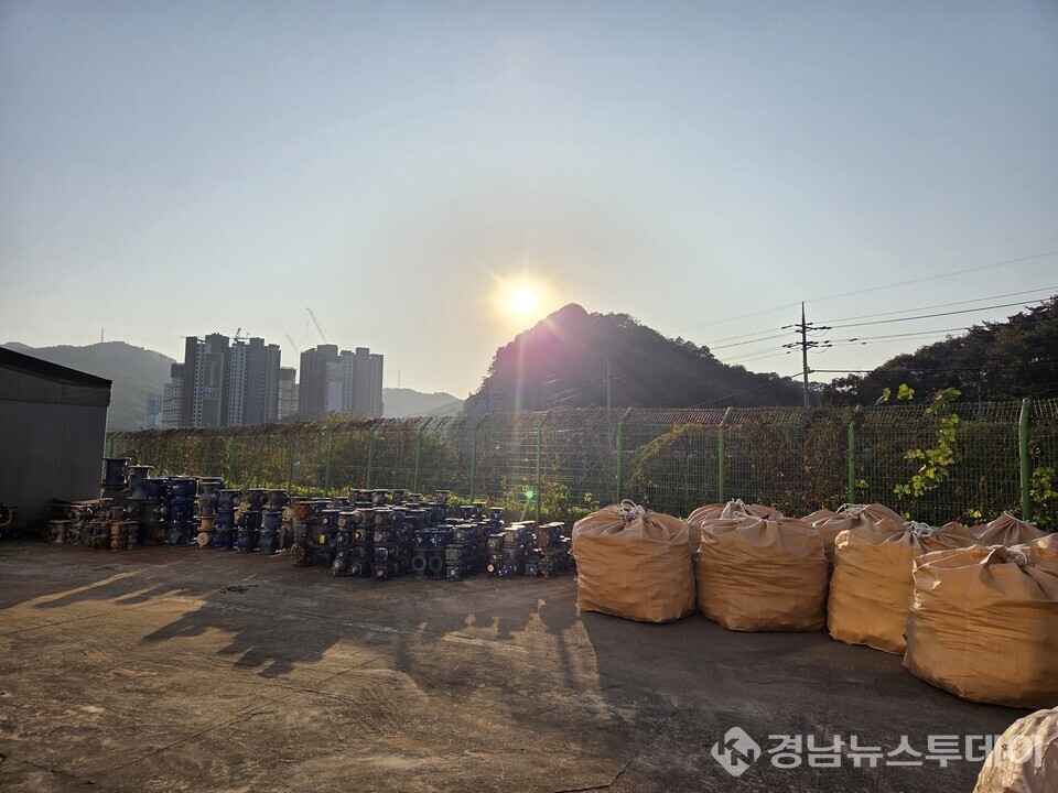 폐수도계량기 및 부속자재 사진 (사진제공=김해시)