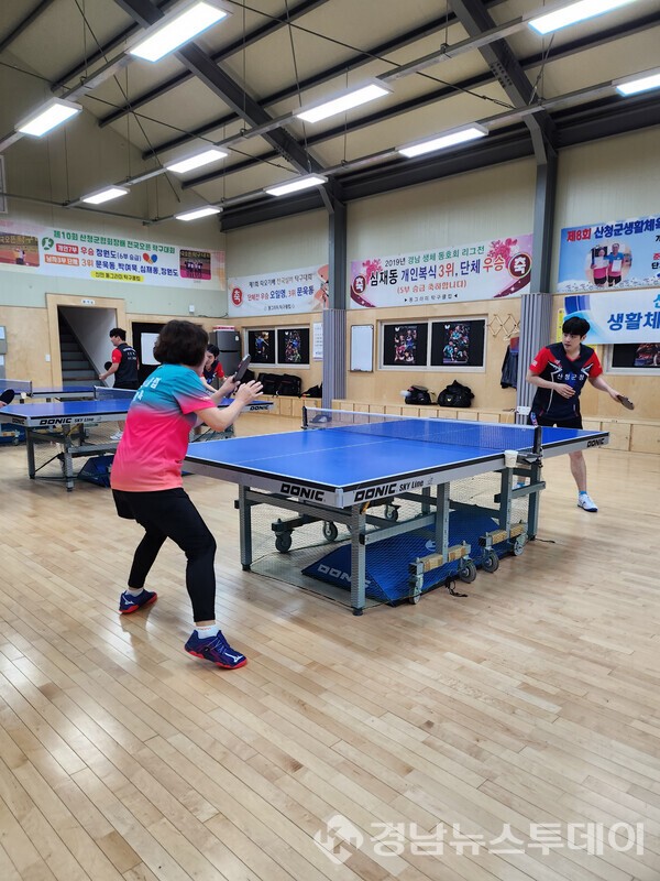 직장운동경기부 산청군청 탁구단이 군민의 생활체육 활성화를 위한 재능기부에 나섰다. (사진제공=산청군)