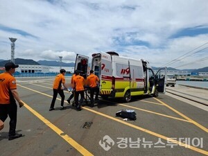 진해 해상 컨테이너선 작업 중 30대 작업자 2명 사망... 1명 위독